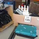 LOTE 135 - 01 CAIXA PARA REDE FIBRA ÓTICA E GRANDE QUANTIDADE DE FONTES E ROTEADORES. (NO ESTADO) ATENÇÃO! FAZER A VISITAÇÃO ANTES DE ARREMATAR, NÃO SABEMOS SE FUNCIONA, LEILÃO NÃO TEM GARANTIA E NEM DEVOLUÇÃO, SUJEITO A POSSÍVEIS AVARIAS VISÍVEIS/OCULTAS E/OU AUSÊNCIA DE COMPONENTES.
