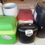 LOTE 052 - 01 TRITURADOR DE PAPEL 02 CAIXAS TÉRMICAS, 02 LIXEIRAS E 01 TAMBOR DE 50L. (NO ESTADO) ATENÇÃO! FAZER A VISITAÇÃO ANTES DE ARREMATAR, NÃO SABEMOS SE FUNCIONA, LEILÃO NÃO TEM GARANTIA E NEM DEVOLUÇÃO, SUJEITO A POSSÍVEIS AVARIAS VISÍVEIS/OCULTAS E/OU AUSÊNCIA DE COMPONENTES.
