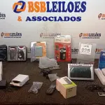 LOTE 028 - 01 VIVA-VOZ, 02 CELULARES MODELOS DIVERSOS, 01 TV MONITOR LCD 7’’, 01 GAVETA DE SOM AUTOMOTIVO, 01 ORGANIZADOR DE DADOS 01 POCKET CAM HD E 01 SUPORTE PARA CELULAR. (NO ESTADO) ATENÇÃO! FAZER A VISITAÇÃO ANTES DE ARREMATAR, NÃO SABEMOS SE FUNCIONA, LEILÃO NÃO TEM GARANTIA E NEM DEVOLUÇÃO, SUJEITO A POSSÍVEIS AVARIAS VISÍVEIS/OCULTAS E/OU AUSÊNCIA DE COMPONENTES.