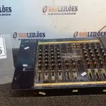 LOTE 215 - 01 MESA DE SOM. (NO ESTADO) ATENÇÃO! FAZER A VISITAÇÃO ANTES DE ARREMATAR, NÃO SABEMOS SE FUNCIONA, LEILÃO NÃO TEM GARANTIA E NEM DEVOLUÇÃO, SUJEITO A POSSÍVEIS AVARIAS VISÍVEIS/OCULTAS E/OU AUSÊNCIA DE COMPONENTES.