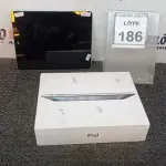 LOTE 186 - 01 IPAD. (NO ESTADO) ATENÇÃO! FAZER A VISITAÇÃO ANTES DE ARREMATAR, NÃO SABEMOS SE FUNCIONA, LEILÃO NÃO TEM GARANTIA E NEM DEVOLUÇÃO, SUJEITO A POSSÍVEIS AVARIAS VISÍVEIS/OCULTAS E/OU AUSÊNCIA DE COMPONENTES.