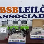 LOTE 131 - 03 GPS TRACKER TV MARCA MULTILASER E 03 MICROFONES PARA SEMINÁRIO. (NO ESTADO) ATENÇÃO! FAZER A VISITAÇÃO ANTES DE ARREMATAR, NÃO SABEMOS SE FUNCIONA, LEILÃO NÃO TEM GARANTIA E NEM DEVOLUÇÃO, SUJEITO A POSSÍVEIS AVARIAS VISÍVEIS/OCULTAS E/OU AUSÊNCIA DE COMPONENTES.