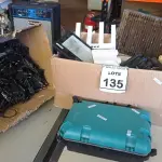 LOTE 135 - 01 CAIXA PARA REDE FIBRA ÓTICA E GRANDE QUANTIDADE DE FONTES E ROTEADORES. (NO ESTADO) ATENÇÃO! FAZER A VISITAÇÃO ANTES DE ARREMATAR, NÃO SABEMOS SE FUNCIONA, LEILÃO NÃO TEM GARANTIA E NEM DEVOLUÇÃO, SUJEITO A POSSÍVEIS AVARIAS VISÍVEIS/OCULTAS E/OU AUSÊNCIA DE COMPONENTES.
