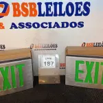 LOTE 187 - 02 PLACAS LUMINOSAS EXIT. (NO ESTADO) ATENÇÃO! FAZER A VISITAÇÃO ANTES DE ARREMATAR, NÃO SABEMOS SE FUNCIONA, LEILÃO NÃO TEM GARANTIA E NEM DEVOLUÇÃO, SUJEITO A POSSÍVEIS AVARIAS VISÍVEIS/OCULTAS E/OU AUSÊNCIA DE COMPONENTES.