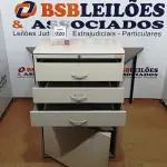 LOTE 020 - 01 ARMÁRIO DE FERRO E TAMPO EM MADEIRA COM 03 GAVETAS E 01 PORTA. (NO ESTADO) ATENÇÃO! FAZER A VISITAÇÃO ANTES DE ARREMATAR, NÃO SABEMOS SE FUNCIONA, LEILÃO NÃO TEM GARANTIA E NEM DEVOLUÇÃO, SUJEITO A POSSÍVEIS AVARIAS VISÍVEIS/OCULTAS E/OU AUSÊNCIA DE COMPONENTES.
