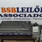 LOTE 449 - 01 MESA AMPLIFICADORA DE SOM COM FONTE. (NO ESTADO) ATENÇÃO! FAZER A VISITAÇÃO ANTES DE ARREMATAR, NÃO SABEMOS SE FUNCIONA. LEILÃO NÃO TEM GARANTIA E NEM DEVOLUÇÃO, SUJEITO A POSSÍVEIS AVARIAS VISÍVEIS/OCULTAS E/OU AUSÊNCIA DE COMPONENTES.
