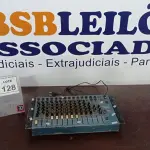 LOTE 128 - 01 MESA DE SOM. ANALÓGICA MARCA STANER MODELO 12-2S (NO ESTADO) ATENÇÃO! FAZER A VISITAÇÃO ANTES DE ARREMATAR, NÃO SABEMOS SE FUNCIONA, LEILÃO NÃO TEM GARANTIA E NEM DEVOLUÇÃO, SUJEITO A POSSÍVEIS AVARIAS VISÍVEIS/OCULTAS E/OU AUSÊNCIA DE COMPONENTES.