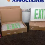 LOTE 004 - 02 PLACAS LUMINOSAS EXIT. (NO ESTADO) ATENÇÃO! FAZER A VISITAÇÃO ANTES DE ARREMATAR, NÃO SABEMOS SE FUNCIONA, LEILÃO NÃO TEM GARANTIA E NEM DEVOLUÇÃO, SUJEITO A POSSÍVEIS AVARIAS VISÍVEIS/OCULTAS E/OU AUSÊNCIA DE COMPONENTES.