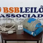 LOTE 079 - 01 ASPIRADOR DE PISCINA. (NO ESTADO) ATENÇÃO! FAZER A VISITAÇÃO ANTES DE ARREMATAR, NÃO SABEMOS SE FUNCIONA, LEILÃO NÃO TEM GARANTIA E NEM DEVOLUÇÃO, SUJEITO A POSSÍVEIS AVARIAS VISÍVEIS/OCULTAS E/OU AUSÊNCIA DE COMPONENTES.