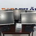LOTE 142 - 04 MONITORES MARCA HP E 01 MONITOR MARCA LENOVO. (NO ESTADO) ATENÇÃO! FAZER A VISITAÇÃO ANTES DE ARREMATAR, NÃO SABEMOS SE FUNCIONA, LEILÃO NÃO TEM GARANTIA E NEM DEVOLUÇÃO, SUJEITO A POSSÍVEIS AVARIAS VISÍVEIS/OCULTAS E/OU AUSÊNCIA DE COMPONENTES.