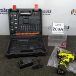 LOTE 200 - 01 PARAFUSADEIRA A BATERIA 12V 2BITS E CARREGADOR. (NO ESTADO) ATENÇÃO! FAZER A VISITAÇÃO ANTES DE ARREMATAR, NÃO SABEMOS SE FUNCIONA. LEILÃO NÃO TEM GARANTIA E NEM DEVOLUÇÃO, SUJEITO A POSSÍVEIS AVARIAS VISÍVEIS/OCULTAS E/OU AUSÊNCIA DE COMPONENTES.