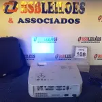 LOTE 188 - 01 PROJETOR NEC COM CABOS E MALETA. (NO ESTADO) ATENÇÃO! FAZER A VISITAÇÃO ANTES DE ARREMATAR, NÃO SABEMOS SE FUNCIONA, LEILÃO NÃO TEM GARANTIA E NEM DEVOLUÇÃO, SUJEITO A POSSÍVEIS AVARIAS VISÍVEIS/OCULTAS E/OU AUSÊNCIA DE COMPONENTES.
