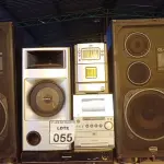 LOTE 055 - 01 APARELHO DE DVD, 01MICRO COMPONENTE SYSTEM, 01 RECEIVER SYSTEM E 03 CAIXAS DE SOM. (NO ESTADO) ATENÇÃO! FAZER A VISITAÇÃO ANTES DE ARREMATAR, NÃO SABEMOS SE FUNCIONA, LEILÃO NÃO TEM GARANTIA E NEM DEVOLUÇÃO, SUJEITO A POSSÍVEIS AVARIAS VISÍVEIS/OCULTAS E/OU AUSÊNCIA DE COMPONENTES.