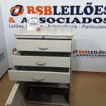 LOTE 020 - 01 ARMÁRIO DE FERRO E TAMPO EM MADEIRA COM 03 GAVETAS E 01 PORTA. (NO ESTADO) ATENÇÃO! FAZER A VISITAÇÃO ANTES DE ARREMATAR, NÃO SABEMOS SE FUNCIONA, LEILÃO NÃO TEM GARANTIA E NEM DEVOLUÇÃO, SUJEITO A POSSÍVEIS AVARIAS VISÍVEIS/OCULTAS E/OU AUSÊNCIA DE COMPONENTES.