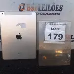 LOTE 179 - 01 IPAD. (NO ESTADO) ATENÇÃO! FAZER A VISITAÇÃO ANTES DE ARREMATAR, NÃO SABEMOS SE FUNCIONA, LEILÃO NÃO TEM GARANTIA E NEM DEVOLUÇÃO, SUJEITO A POSSÍVEIS AVARIAS VISÍVEIS/OCULTAS E/OU AUSÊNCIA DE COMPONENTES.