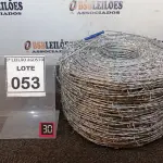 LOTE 053 - 01 ROLO DE ARAME FARPADO COM 500M. (NO ESTADO) ATENÇÃO! FAZER A VISITAÇÃO ANTES DE ARREMATAR, NÃO SABEMOS SE FUNCIONA, LEILÃO NÃO TEM GARANTIA E NEM DEVOLUÇÃO, SUJEITO A POSSÍVEIS AVARIAS VISÍVEIS/OCULTAS E/OU AUSÊNCIA DE COMPONENTES.