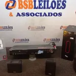 LOTE 047 - 01 HOME THEATER COM 06 CAIXAS MARCA PHILCO. (NO ESTADO) ATENÇÃO! FAZER A VISITAÇÃO ANTES DE ARREMATAR, NÃO SABEMOS SE FUNCIONA, LEILÃO NÃO TEM GARANTIA E NEM DEVOLUÇÃO, SUJEITO A POSSÍVEIS AVARIAS VISÍVEIS/OCULTAS E/OU AUSÊNCIA DE COMPONENTES.