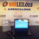 LOTE 205 - 01 NOTEBOOK COM FONTE MARCA POSITIVO. (NO ESTADO) ATENÇÃO! FAZER A VISITAÇÃO ANTES DE ARREMATAR, NÃO SABEMOS SE FUNCIONA, LEILÃO NÃO TEM GARANTIA E NEM DEVOLUÇÃO, SUJEITO A POSSÍVEIS AVARIAS VISÍVEIS/OCULTAS E/OU AUSÊNCIA DE COMPONENTES.