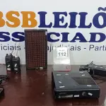 LOTE 112 - 01 XBOX 360, 01 PLACA LUMINOSA, 02 RÁDIOS COMUNICADORES 02MICROFONES PTT. (NO ESTADO) ATENÇÃO! FAZER A VISITAÇÃO ANTES DE ARREMATAR, NÃO SABEMOS SE FUNCIONA, LEILÃO NÃO TEM GARANTIA E NEM DEVOLUÇÃO, SUJEITO A POSSÍVEIS AVARIAS VISÍVEIS/OCULTAS E/OU AUSÊNCIA DE COMPONENTES.