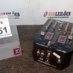 LOTE 051 - 01 MIXER PROFISSIONAL DE 2 CANAIS VMX200USB. (NO ESTADO) ATENÇÃO! FAZER A VISITAÇÃO ANTES DE ARREMATAR, NÃO SABEMOS SE FUNCIONA, LEILÃO NÃO TEM GARANTIA E NEM DEVOLUÇÃO, SUJEITO A POSSÍVEIS AVARIAS VISÍVEIS/OCULTAS E/OU AUSÊNCIA DE COMPONENTES.
