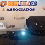 LOTE 189 - 01 PROJETOR BENQ COM CABOS E MALETA. (NO ESTADO) ATENÇÃO! FAZER A VISITAÇÃO ANTES DE ARREMATAR, NÃO SABEMOS SE FUNCIONA, LEILÃO NÃO TEM GARANTIA E NEM DEVOLUÇÃO, SUJEITO A POSSÍVEIS AVARIAS VISÍVEIS/OCULTAS E/OU AUSÊNCIA DE COMPONENTES.