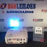 LOTE 010 - 01 PROJETOR NEC. (NO ESTADO) ATENÇÃO! FAZER A VISITAÇÃO ANTES DE ARREMATAR, NÃO SABEMOS SE FUNCIONA, LEILÃO NÃO TEM GARANTIA E NEM DEVOLUÇÃO, SUJEITO A POSSÍVEIS AVARIAS VISÍVEIS/OCULTAS E/OU AUSÊNCIA DE COMPONENTES.