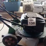 LOTE 136 - 01 MÁQUINA DE CORTAR GRAMA A GASOLINA MARCA BRIGGS&STRATTON. (NO ESTADO) ATENÇÃO! FAZER A VISITAÇÃO ANTES DE ARREMATAR, NÃO SABEMOS SE FUNCIONA, LEILÃO NÃO TEM GARANTIA E NEM DEVOLUÇÃO, SUJEITO A POSSÍVEIS AVARIAS VISÍVEIS/OCULTAS E/OU AUSÊNCIA DE COMPONENTES.