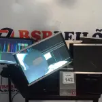 LOTE 142 - 04 MONITORES MARCA HP E 01 MONITOR MARCA LENOVO. (NO ESTADO) ATENÇÃO! FAZER A VISITAÇÃO ANTES DE ARREMATAR, NÃO SABEMOS SE FUNCIONA, LEILÃO NÃO TEM GARANTIA E NEM DEVOLUÇÃO, SUJEITO A POSSÍVEIS AVARIAS VISÍVEIS/OCULTAS E/OU AUSÊNCIA DE COMPONENTES.