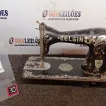 LOTE 048 - 01 MÁQUINA DE COSTURA MARCA ELGIN. (NO ESTADO) ATENÇÃO! FAZER A VISITAÇÃO ANTES DE ARREMATAR, NÃO SABEMOS SE FUNCIONA, LEILÃO NÃO TEM GARANTIA E NEM DEVOLUÇÃO, SUJEITO A POSSÍVEIS AVARIAS VISÍVEIS/OCULTAS E/OU AUSÊNCIA DE COMPONENTES.