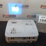 LOTE 194 - 01 PROJETOR NEC. (NO ESTADO) ATENÇÃO! FAZER A VISITAÇÃO ANTES DE ARREMATAR, NÃO SABEMOS SE FUNCIONA, LEILÃO NÃO TEM GARANTIA E NEM DEVOLUÇÃO, SUJEITO A POSSÍVEIS AVARIAS VISÍVEIS/OCULTAS E/OU AUSÊNCIA DE COMPONENTES.