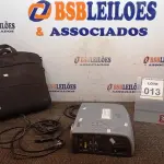 LOTE 013 - 01 PROJETOR MARCA OPTOMA COM CABOS E MALETAS. (NO ESTADO) ATENÇÃO! FAZER A VISITAÇÃO ANTES DE ARREMATAR, NÃO SABEMOS SE FUNCIONA, LEILÃO NÃO TEM GARANTIA E NEM DEVOLUÇÃO, SUJEITO A POSSÍVEIS AVARIAS VISÍVEIS/OCULTAS E/OU AUSÊNCIA DE COMPONENTES.