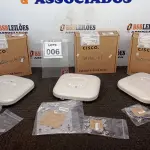 LOTE 006 - 03 ROTEADORES MARCA CISCO. (NO ESTADO) ATENÇÃO! FAZER A VISITAÇÃO ANTES DE ARREMATAR, NÃO SABEMOS SE FUNCIONA, LEILÃO NÃO TEM GARANTIA E NEM DEVOLUÇÃO, SUJEITO A POSSÍVEIS AVARIAS VISÍVEIS/OCULTAS E/OU AUSÊNCIA DE COMPONENTES.