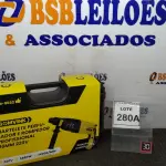 LOTE 280 - 01 MARTELETE PERFURADOR E ROMPEDOR PROFISSIONAL 26MM 220V COM ACESSÓRIOS E MALETA. (NO ESTADO) ATENÇÃO! FAZER A VISITAÇÃO ANTES DE ARREMATAR, NÃO SABEMOS SE FUNCIONA. LEILÃO NÃO TEM GARANTIA E NEM DEVOLUÇÃO, SUJEITO A POSSÍVEIS AVARIAS VISÍVEIS/OCULTAS E/OU AUSÊNCIA DE COMPONENTES.