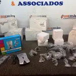 LOTE 027 - 01 TV BOX E 06 CAIXAS DE FONTE COM 04 UNIDADES CADA. (NO ESTADO) ATENÇÃO! FAZER A VISITAÇÃO ANTES DE ARREMATAR, NÃO SABEMOS SE FUNCIONA, LEILÃO NÃO TEM GARANTIA E NEM DEVOLUÇÃO, SUJEITO A POSSÍVEIS AVARIAS VISÍVEIS/OCULTAS E/OU AUSÊNCIA DE COMPONENTES.