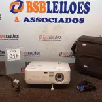 LOTE 015 - 01 PROJETOR MARCA NEC COM CABOS E MALETA. (NO ESTADO) ATENÇÃO! FAZER A VISITAÇÃO ANTES DE ARREMATAR, NÃO SABEMOS SE FUNCIONA, LEILÃO NÃO TEM GARANTIA E NEM DEVOLUÇÃO, SUJEITO A POSSÍVEIS AVARIAS VISÍVEIS/OCULTAS E/OU AUSÊNCIA DE COMPONENTES.