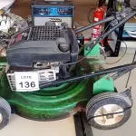 LOTE 136 - 01 MÁQUINA DE CORTAR GRAMA A GASOLINA MARCA BRIGGS&STRATTON. (NO ESTADO) ATENÇÃO! FAZER A VISITAÇÃO ANTES DE ARREMATAR, NÃO SABEMOS SE FUNCIONA, LEILÃO NÃO TEM GARANTIA E NEM DEVOLUÇÃO, SUJEITO A POSSÍVEIS AVARIAS VISÍVEIS/OCULTAS E/OU AUSÊNCIA DE COMPONENTES.