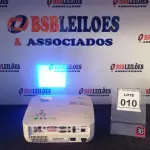 LOTE 010 - 01 PROJETOR NEC. (NO ESTADO) ATENÇÃO! FAZER A VISITAÇÃO ANTES DE ARREMATAR, NÃO SABEMOS SE FUNCIONA, LEILÃO NÃO TEM GARANTIA E NEM DEVOLUÇÃO, SUJEITO A POSSÍVEIS AVARIAS VISÍVEIS/OCULTAS E/OU AUSÊNCIA DE COMPONENTES.