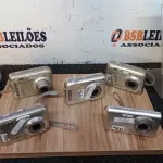 LOTE 178 - 05 CÂMERAS FOTOGRÁFICAS DE MARCAS E MODELOS DIVERSOS. (NO ESTADO) ATENÇÃO! FAZER A VISITAÇÃO ANTES DE ARREMATAR, NÃO SABEMOS SE FUNCIONA, LEILÃO NÃO TEM GARANTIA E NEM DEVOLUÇÃO, SUJEITO A POSSÍVEIS AVARIAS VISÍVEIS/OCULTAS E/OU AUSÊNCIA DE COMPONENTES.