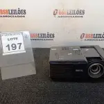 LOTE 197 - 01 PROJETOR BENQ. (NO ESTADO) ATENÇÃO! FAZER A VISITAÇÃO ANTES DE ARREMATAR, NÃO SABEMOS SE FUNCIONA, LEILÃO NÃO TEM GARANTIA E NEM DEVOLUÇÃO, SUJEITO A POSSÍVEIS AVARIAS VISÍVEIS/OCULTAS E/OU AUSÊNCIA DE COMPONENTES.