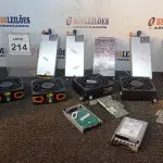 LOTE 214 - 06 MÓDULOS DE VENTOINHA, 04 FONTES DE ALIMENTAÇÃO PARA SERVIDORES, 02 HD PARA SERVIDOR, 02 PLACAS DE REDE E 01 FONTE CHAVEADA. (NO ESTADO) ATENÇÃO! FAZER A VISITAÇÃO ANTES DE ARREMATAR, NÃO SABEMOS SE FUNCIONA, LEILÃO NÃO TEM GARANTIA E NEM DEVOLUÇÃO, SUJEITO A POSSÍVEIS AVARIAS VISÍVEIS/OCULTAS E/OU AUSÊNCIA DE COMPONENTES.