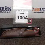 LOTE 100 - 01 FACA IMPORTADA 20CM FULL TANG CABO EM MADEIRA BAINHA DE NAPA. (NO ESTADO) ATENÇÃO! FAZER A VISITAÇÃO ANTES DE ARREMATAR, NÃO SABEMOS SE FUNCIONA. LEILÃO NÃO TEM GARANTIA E NEM DEVOLUÇÃO, SUJEITO A POSSÍVEIS AVARIAS VISÍVEIS/OCULTAS E/OU AUSÊNCIA DE COMPONENTES.