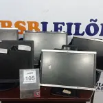 LOTE 105 - 05 MONITORES MARCA HP. (NO ESTADO) ATENÇÃO! FAZER A VISITAÇÃO ANTES DE ARREMATAR, NÃO SABEMOS SE FUNCIONA, LEILÃO NÃO TEM GARANTIA E NEM DEVOLUÇÃO, SUJEITO A POSSÍVEIS AVARIAS VISÍVEIS/OCULTAS E/OU AUSÊNCIA DE COMPONENTES.