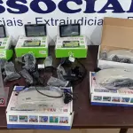 LOTE 131 - 03 GPS TRACKER TV MARCA MULTILASER E 03 MICROFONES PARA SEMINÁRIO. (NO ESTADO) ATENÇÃO! FAZER A VISITAÇÃO ANTES DE ARREMATAR, NÃO SABEMOS SE FUNCIONA, LEILÃO NÃO TEM GARANTIA E NEM DEVOLUÇÃO, SUJEITO A POSSÍVEIS AVARIAS VISÍVEIS/OCULTAS E/OU AUSÊNCIA DE COMPONENTES.