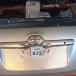 LOTE 073 - 01 TAMPA DE PORTA MALAS PARA TOYTA CAMRY. (NO ESTADO) ATENÇÃO! FAZER A VISITAÇÃO ANTES DE ARREMATAR, NÃO SABEMOS SE FUNCIONA, LEILÃO NÃO TEM GARANTIA E NEM DEVOLUÇÃO, SUJEITO A POSSÍVEIS AVARIAS VISÍVEIS/OCULTAS E/OU AUSÊNCIA DE COMPONENTES.