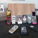 LOTE 169 - 09 CELULARES DE MARCA E MODELOS DIVERSOS. (NO ESTADO) ATENÇÃO! FAZER A VISITAÇÃO ANTES DE ARREMATAR, NÃO SABEMOS SE FUNCIONA, LEILÃO NÃO TEM GARANTIA E NEM DEVOLUÇÃO, SUJEITO A POSSÍVEIS AVARIAS VISÍVEIS/OCULTAS E/OU AUSÊNCIA DE COMPONENTES.