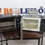 LOTE 104 - 01 MICRO-ONDAS COM PRATO MARCA PANASONIC, 01 FORNO ELÉTRICO MARCA SUGGAR E 01 MÁQUINA DE FAZER MASSAS MARCA MARCATO. (NO ESTADO) ATENÇÃO! FAZER A VISITAÇÃO ANTES DE ARREMATAR, NÃO SABEMOS SE FUNCIONA, LEILÃO NÃO TEM GARANTIA E NEM DEVOLUÇÃO, SUJEITO A POSSÍVEIS AVARIAS VISÍVEIS/OCULTAS E/OU AUSÊNCIA DE COMPONENTES.