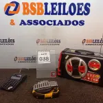 LOTE 038 - 01 CAIXA DE SOM BLUETOOTH, 01 FILMADORA MARCA PANASONIC, 01 TRANSCODER,01 REPRODUTOR DE CP MP3 E 01 CALCULADORA COMERCIAL MARCA HP. (NO ESTADO) ATENÇÃO! FAZER A VISITAÇÃO ANTES DE ARREMATAR, NÃO SABEMOS SE FUNCIONA, LEILÃO NÃO TEM GARANTIA E NEM DEVOLUÇÃO, SUJEITO A POSSÍVEIS AVARIAS VISÍVEIS/OCULTAS E/OU AUSÊNCIA DE COMPONENTES.