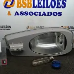 LOTE 367 - 01 LUMINÁRIA DE POSTE. (NO ESTADO) ATENÇÃO! FAZER A VISITAÇÃO ANTES DE ARREMATAR, NÃO SABEMOS SE FUNCIONA. LEILÃO NÃO TEM GARANTIA E NEM DEVOLUÇÃO, SUJEITO A POSSÍVEIS AVARIAS VISÍVEIS/OCULTAS E/OU AUSÊNCIA DE COMPONENTES.