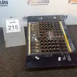 LOTE 215 - 01 MESA DE SOM. (NO ESTADO) ATENÇÃO! FAZER A VISITAÇÃO ANTES DE ARREMATAR, NÃO SABEMOS SE FUNCIONA, LEILÃO NÃO TEM GARANTIA E NEM DEVOLUÇÃO, SUJEITO A POSSÍVEIS AVARIAS VISÍVEIS/OCULTAS E/OU AUSÊNCIA DE COMPONENTES.