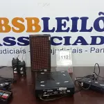 LOTE 112 - 01 XBOX 360, 01 PLACA LUMINOSA, 02 RÁDIOS COMUNICADORES 02MICROFONES PTT. (NO ESTADO) ATENÇÃO! FAZER A VISITAÇÃO ANTES DE ARREMATAR, NÃO SABEMOS SE FUNCIONA, LEILÃO NÃO TEM GARANTIA E NEM DEVOLUÇÃO, SUJEITO A POSSÍVEIS AVARIAS VISÍVEIS/OCULTAS E/OU AUSÊNCIA DE COMPONENTES.